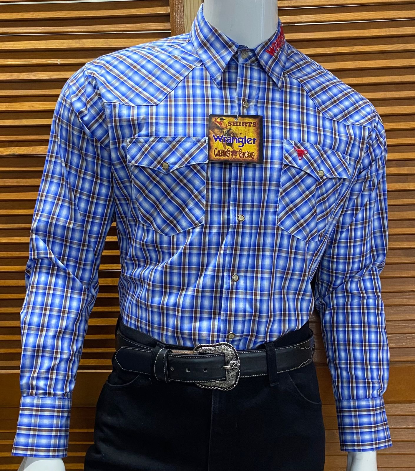 CAMISA CABALLERO WRANGLER CUADRADA AZUL LETRAS 1