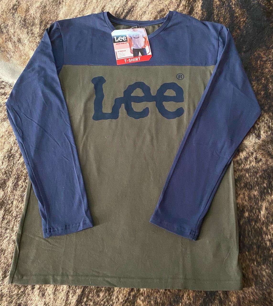 PLAYERA CABALLERO LEE VERDE-AZUL LETRAS 1