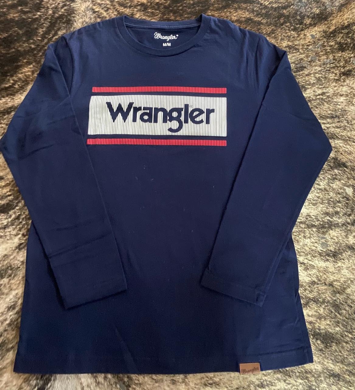 PLAYERA CABALLERO WRANGLER AZUL LETRAS 1